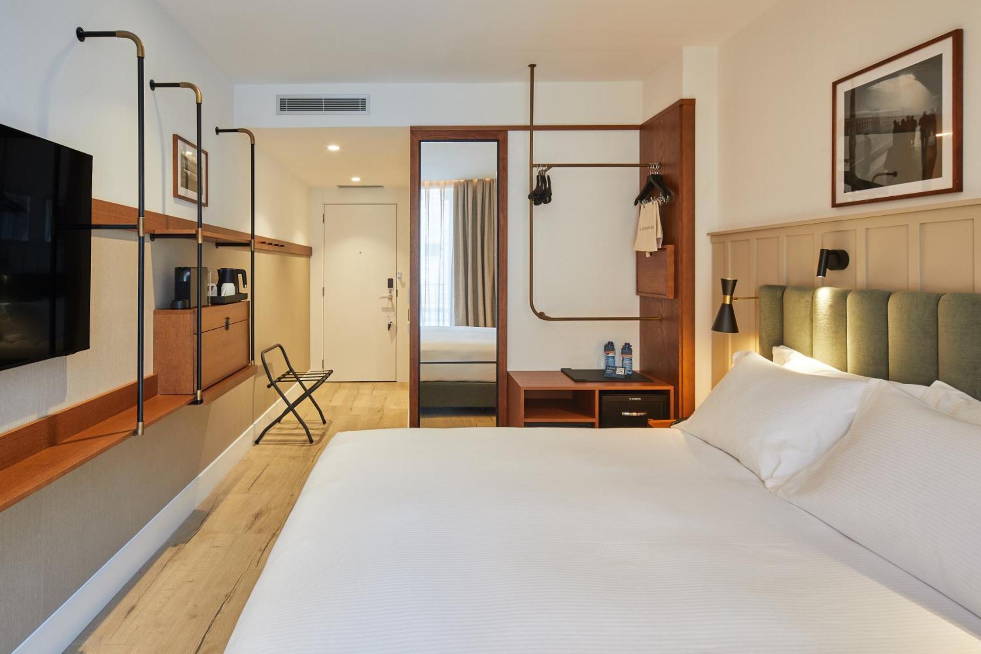 Via Sants Hotel Barcelona, Tapestry Collection By Hilton Dış mekan fotoğraf